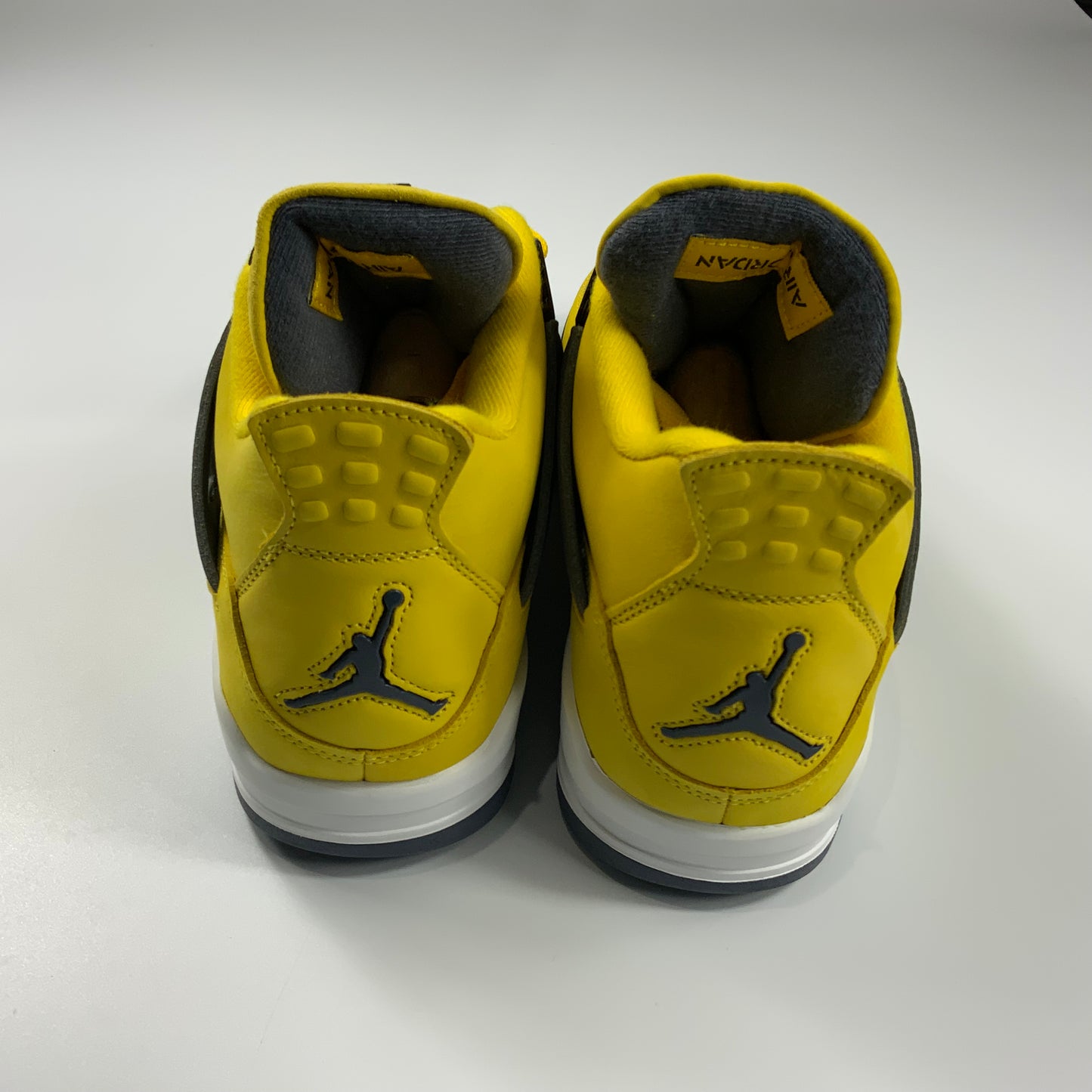 Jordan 4 - Lightning